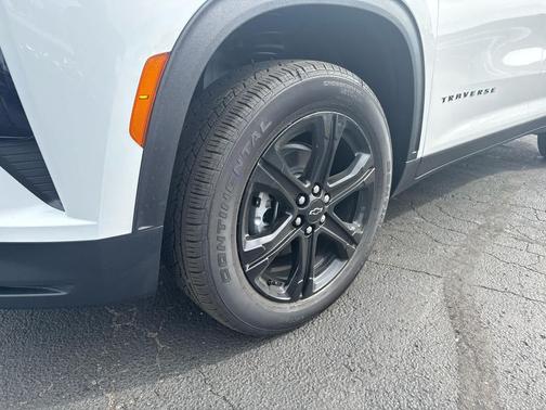 Summit White 2027 Chevrolet Traverse LT