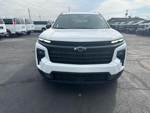 Summit White 2027 Chevrolet Traverse LT