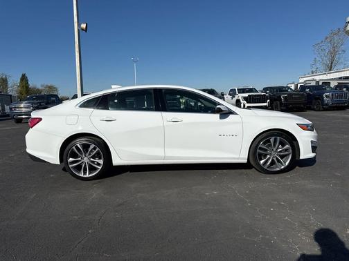 Summit White 2024 Chevrolet Malibu FWD 2LT