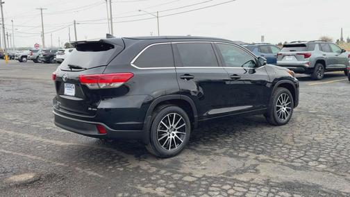 2017 Toyota Highlander SE