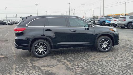 2017 Toyota Highlander SE