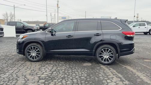 2017 Toyota Highlander SE