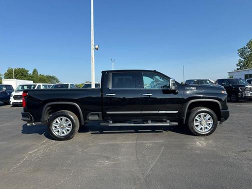 Black 2024 Chevrolet Silverado 2500 High Country
