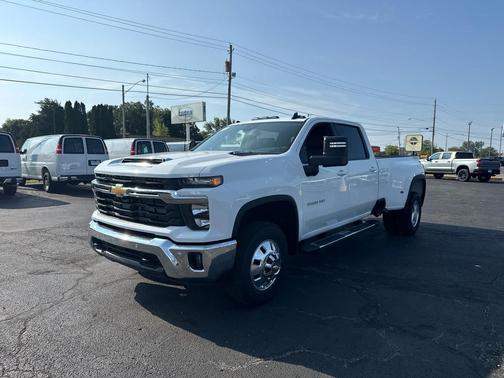 Summit White 2026 Chevrolet Silverado 3500 LT