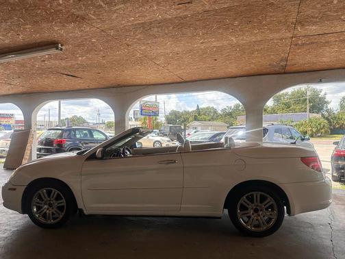 White 2008 Chrysler Sebring Base