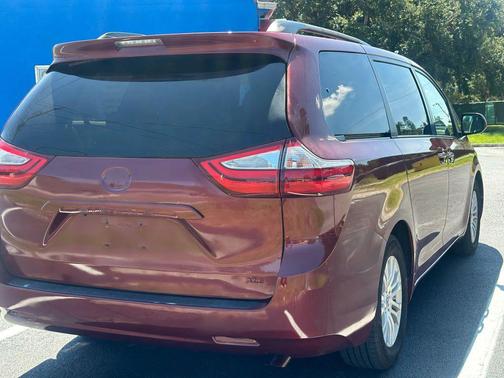 2015 Toyota Sienna XLE