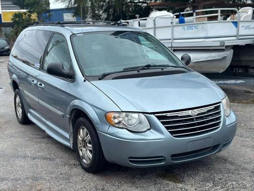 2005 Chrysler Town & Country Touring