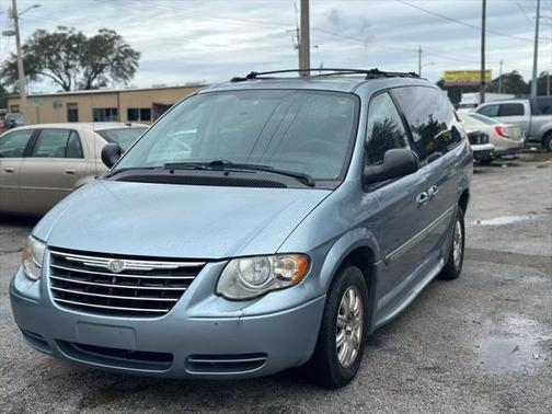 2005 Chrysler Town & Country Touring