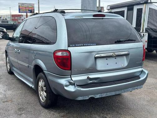 2005 Chrysler Town & Country Touring