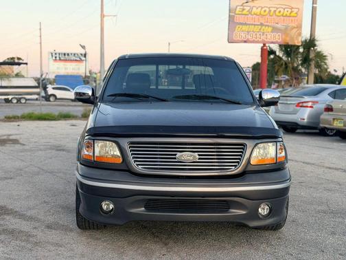 Gray 2002 Ford F-150 Harley-Davidson Crew Cab