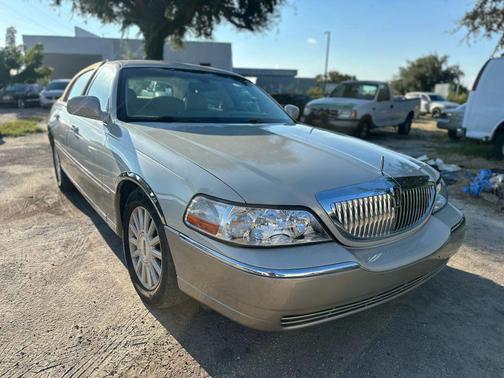 2004 Lincoln Town Car Signature