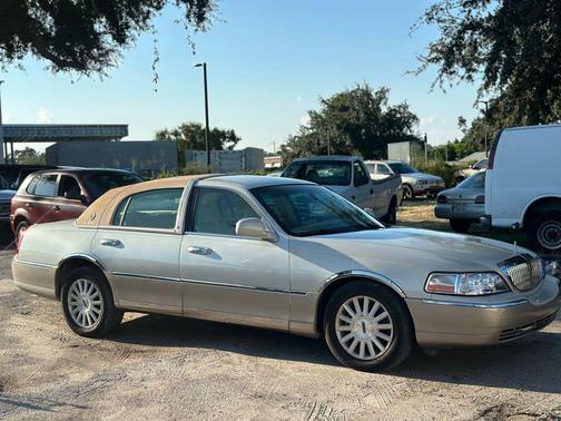 2004 Lincoln Town Car Signature