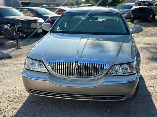 2004 Lincoln Town Car Signature