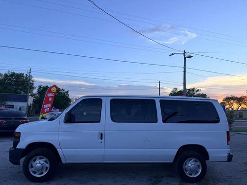 2009 Ford E350 Super Duty XL Wagon