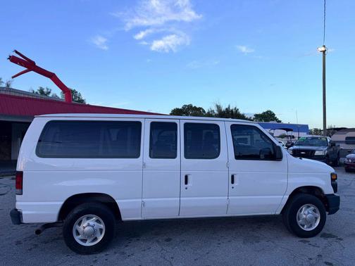 2009 Ford E350 Super Duty XL Wagon