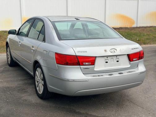 2010 Hyundai SONATA Limited