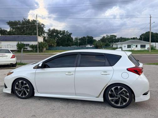 Blizzard Pearl 2017 Toyota Corolla iM Base
