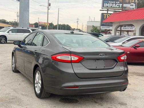 2016 Ford Fusion SE