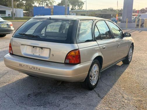 Gold 1998 Saturn SW SW2