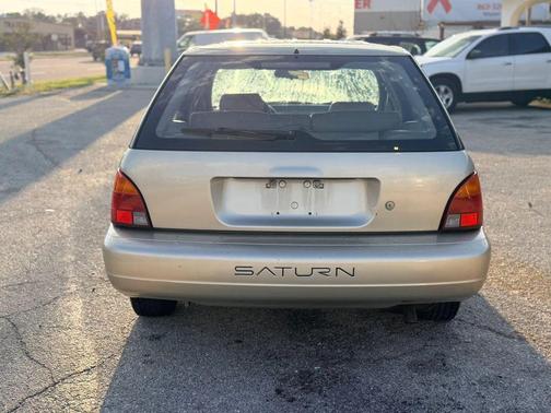 Gold 1998 Saturn SW SW2