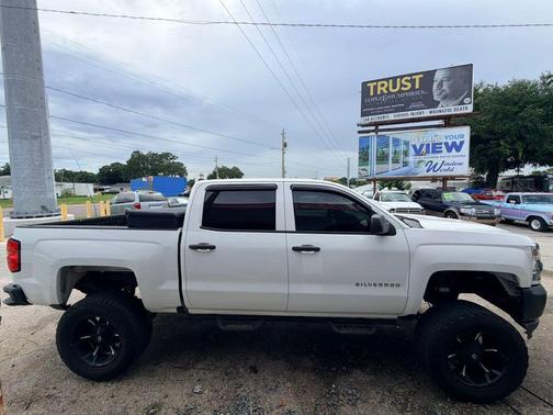 Summit White 2017 Chevrolet Silverado 1500 WT