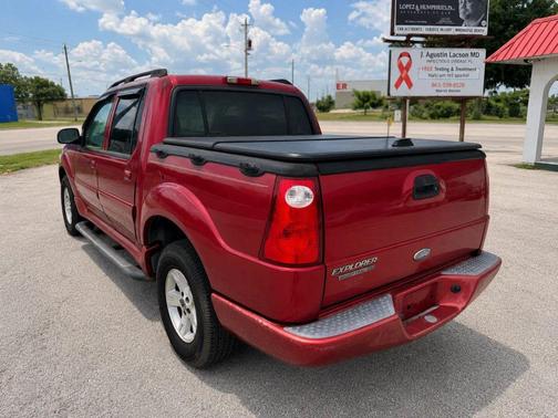 Red 2005 Ford Explorer Sport Trac XLT