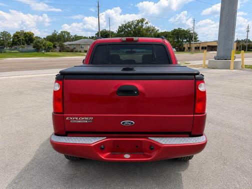 Red 2005 Ford Explorer Sport Trac XLT