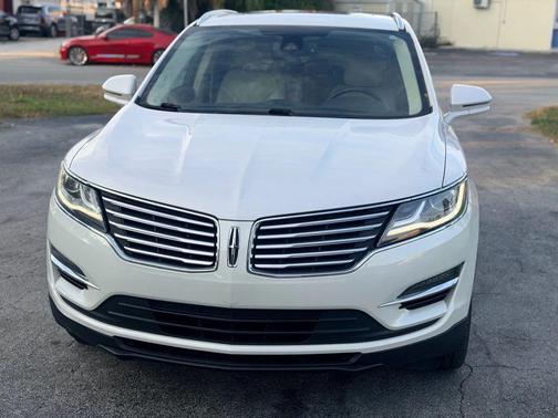 White Platinum Metallic Tri-Coat 2016 Lincoln MKC Reserve