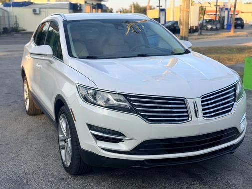 White Platinum Metallic Tri-Coat 2016 Lincoln MKC Reserve