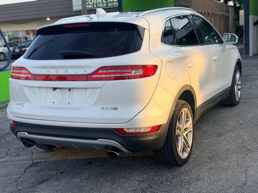 White Platinum Metallic Tri-Coat 2016 Lincoln MKC Reserve