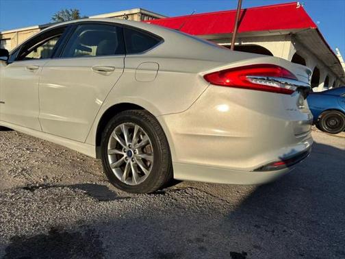 2017 Ford Fusion Hybrid SE