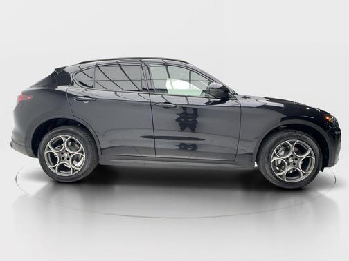 Vulcano Black Metallic 2026 Alfa Romeo Stelvio Base