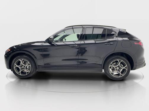 Vulcano Black Metallic 2026 Alfa Romeo Stelvio Base