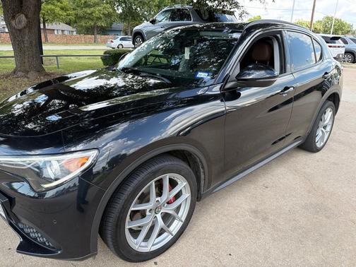 Vulcano Black Metallic 2018 Alfa Romeo Stelvio Base