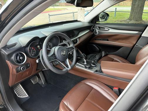 Vulcano Black Metallic 2018 Alfa Romeo Stelvio Base