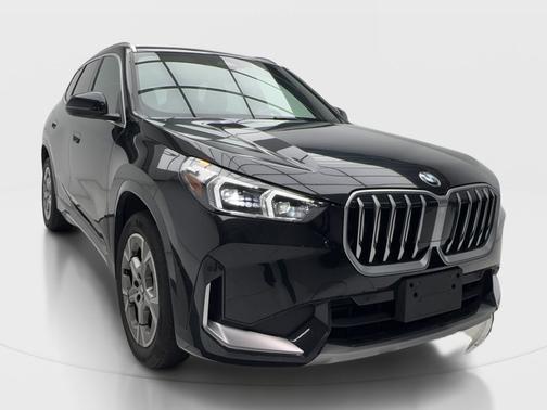 Black Sapphire Metallic 2025 BMW X1 xDrive28i