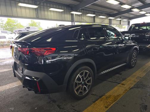 Black Sapphire Metallic 2025 BMW X2 xDrive28i