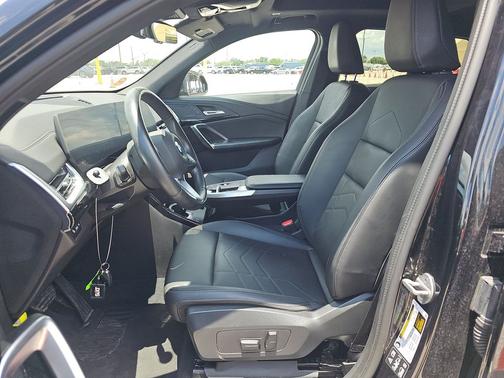 Black Sapphire Metallic 2025 BMW X2 xDrive28i