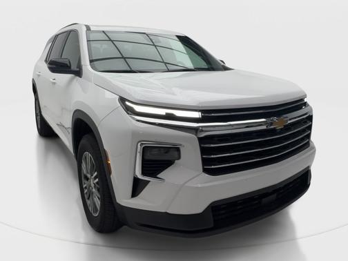 Summit White 2026 Chevrolet Traverse LT