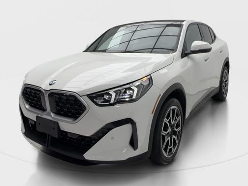 Alpine White 2025 BMW X2 xDrive28i