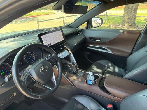 Pearl 2024 Toyota Venza XLE