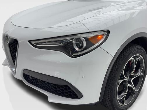 Alfa White 2022 Alfa Romeo Stelvio Ti
