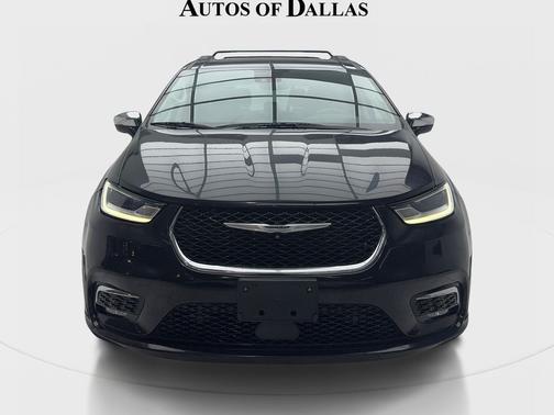 Brilliant Black Crystal Pearlcoat 2022 Chrysler Pacifica Limited