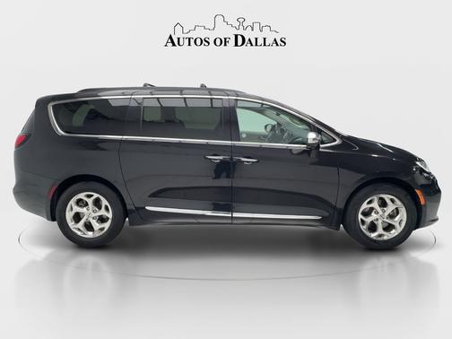 Brilliant Black Crystal Pearlcoat 2022 Chrysler Pacifica Limited