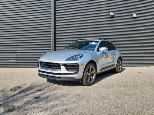 2022 Porsche Macan 