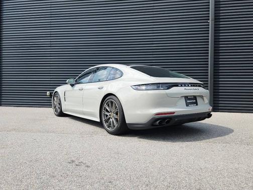 Chalk 2023 Porsche Panamera