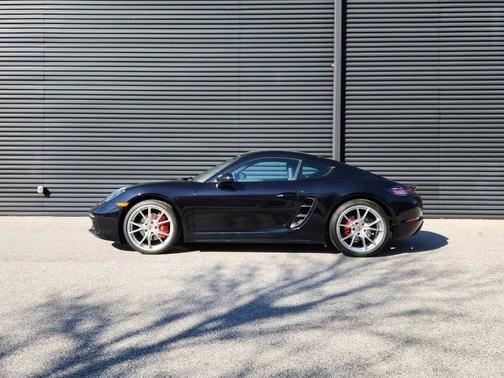 Jet Black Metallic 2022 Porsche 718 Cayman