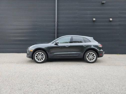 Volcano Grey Metallic 2025 Porsche Macan