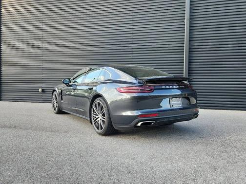 2020 Porsche Panamera 