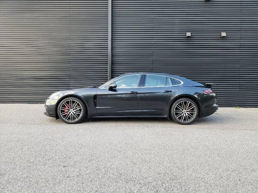 2020 Porsche Panamera 